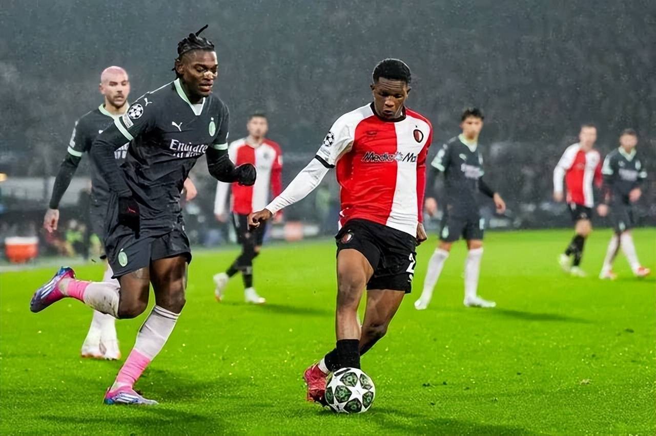 包含荷甲窗口期再迎强敌，巴黎圣日耳曼远射贴柱，主帅态度：更衣室稳定，赛季目标并未改变的词条